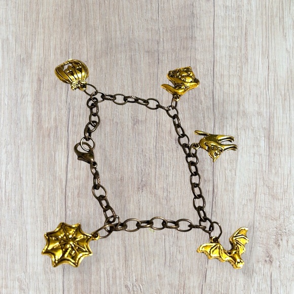 Hand Crafted Halloween Charm Bracelet Witch Cat Pumpkin Spider Bat Gold - Picture 5 of 6